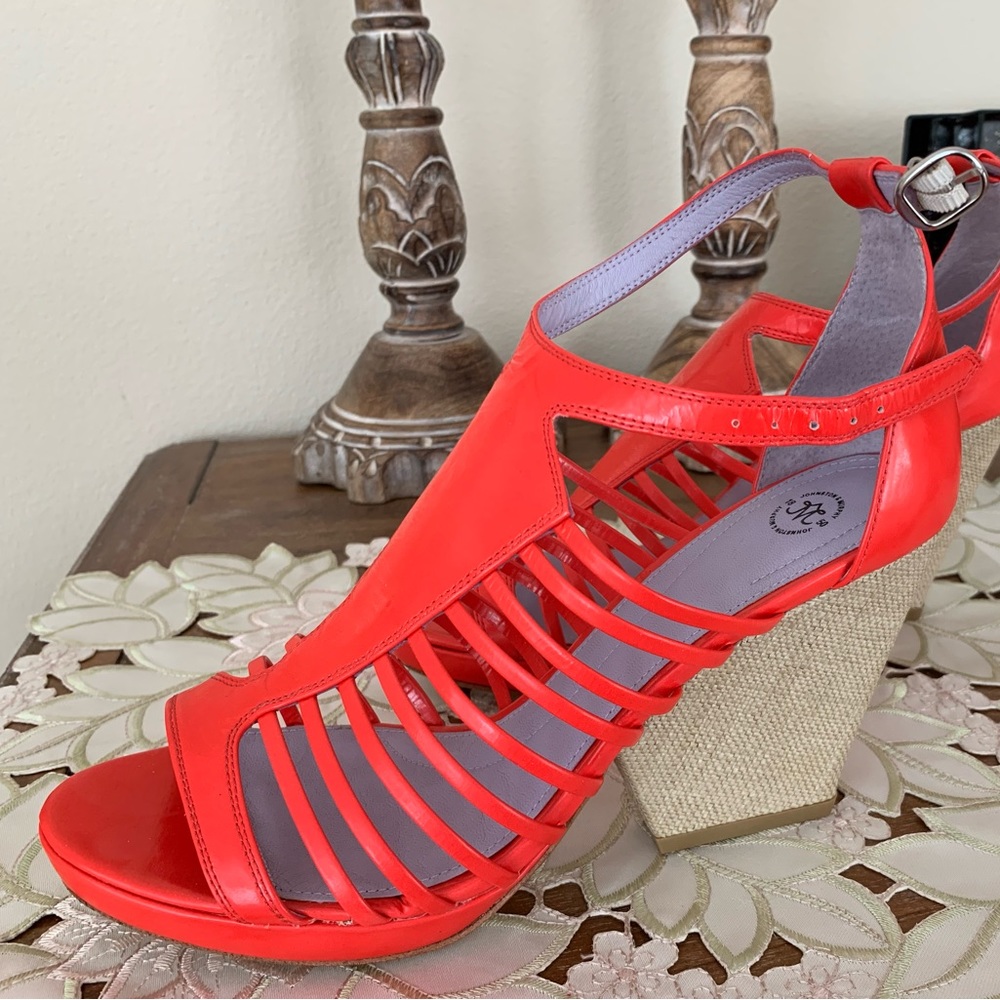 NWT Johnston & Murphy Red Orange Patent Leather Strappy Sandal Shoes Size 9.5